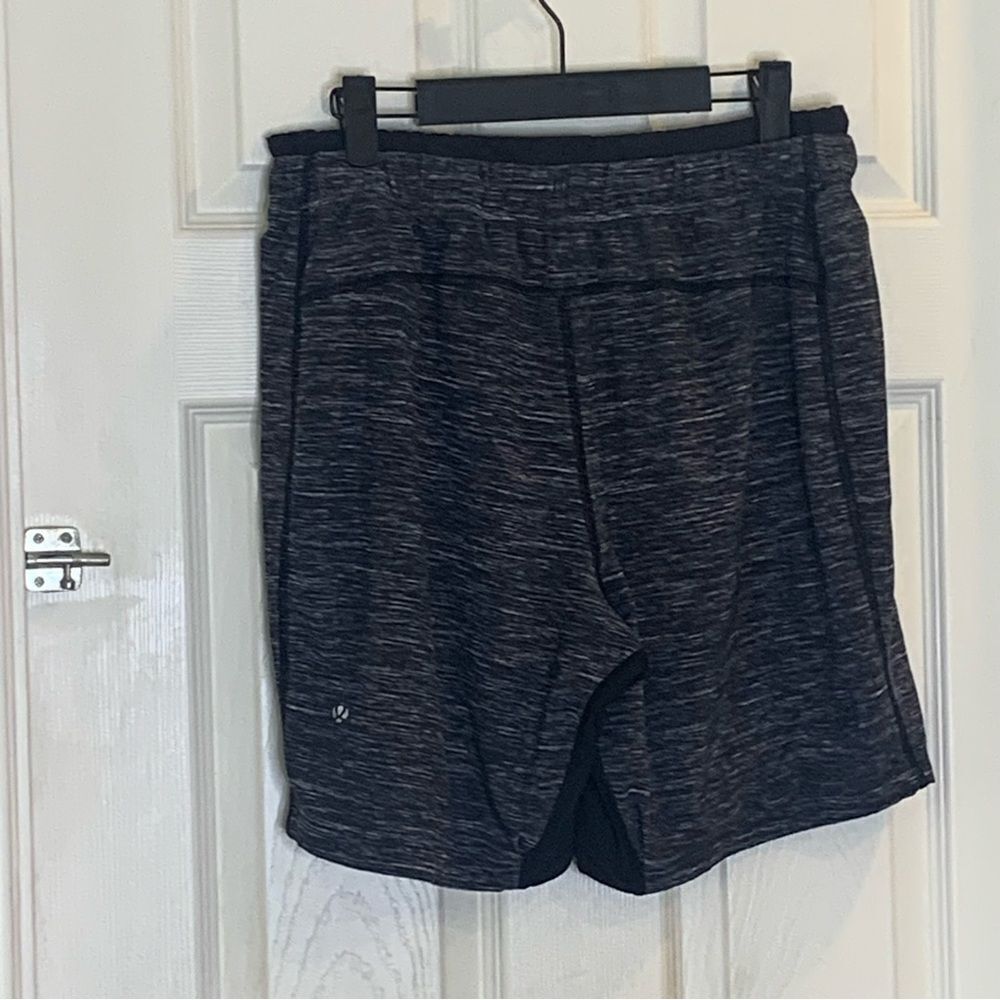 Lululemon On The Mat Short Needles Texture White Black Size Medium - Picture 4 of 9